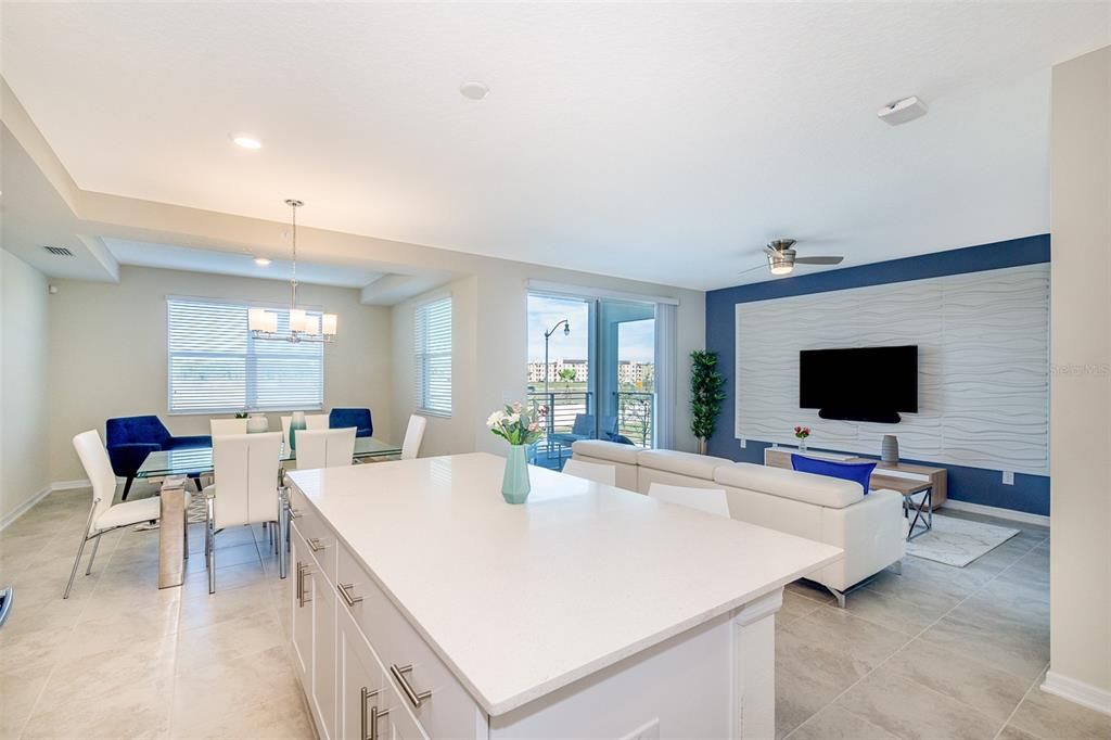 For Sale: $299,800 (2 beds, 2 baths, 1196 Square Feet)
