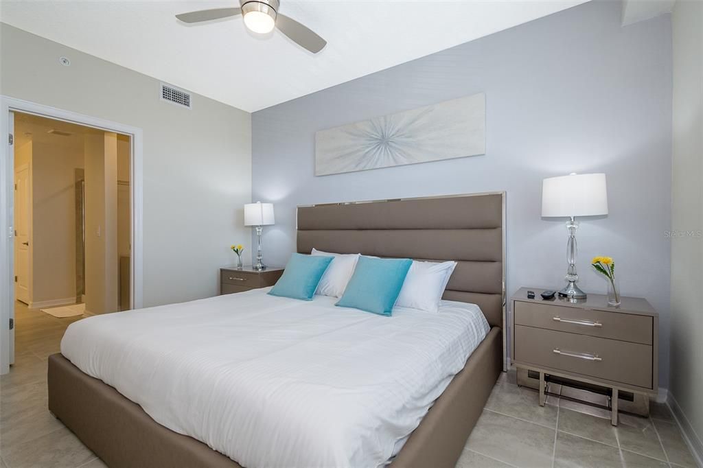For Sale: $299,800 (2 beds, 2 baths, 1196 Square Feet)