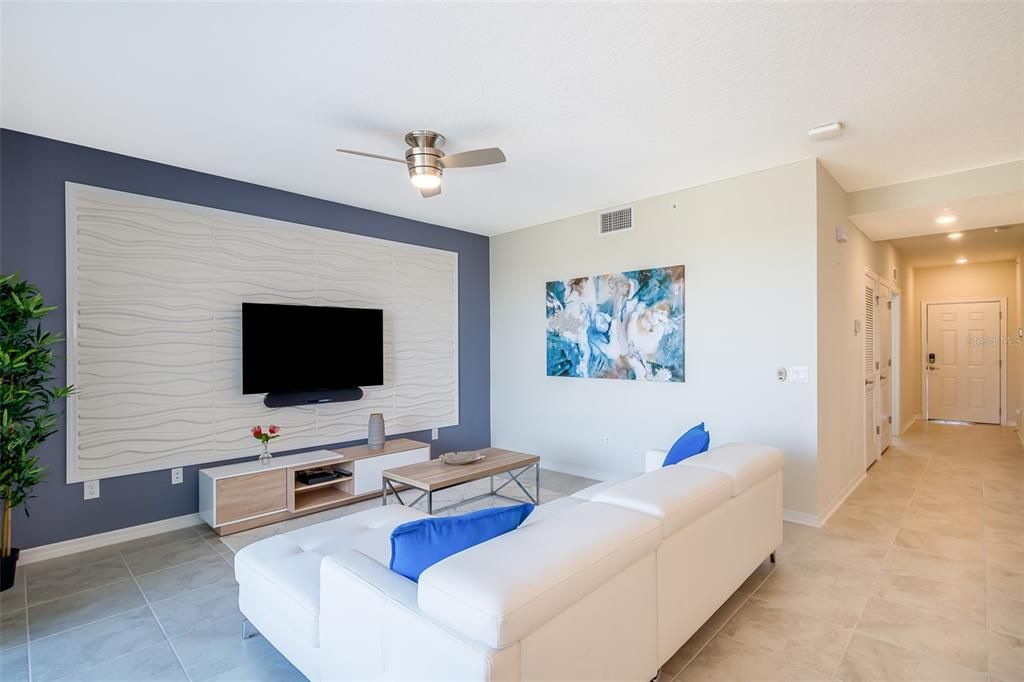 For Sale: $299,800 (2 beds, 2 baths, 1196 Square Feet)