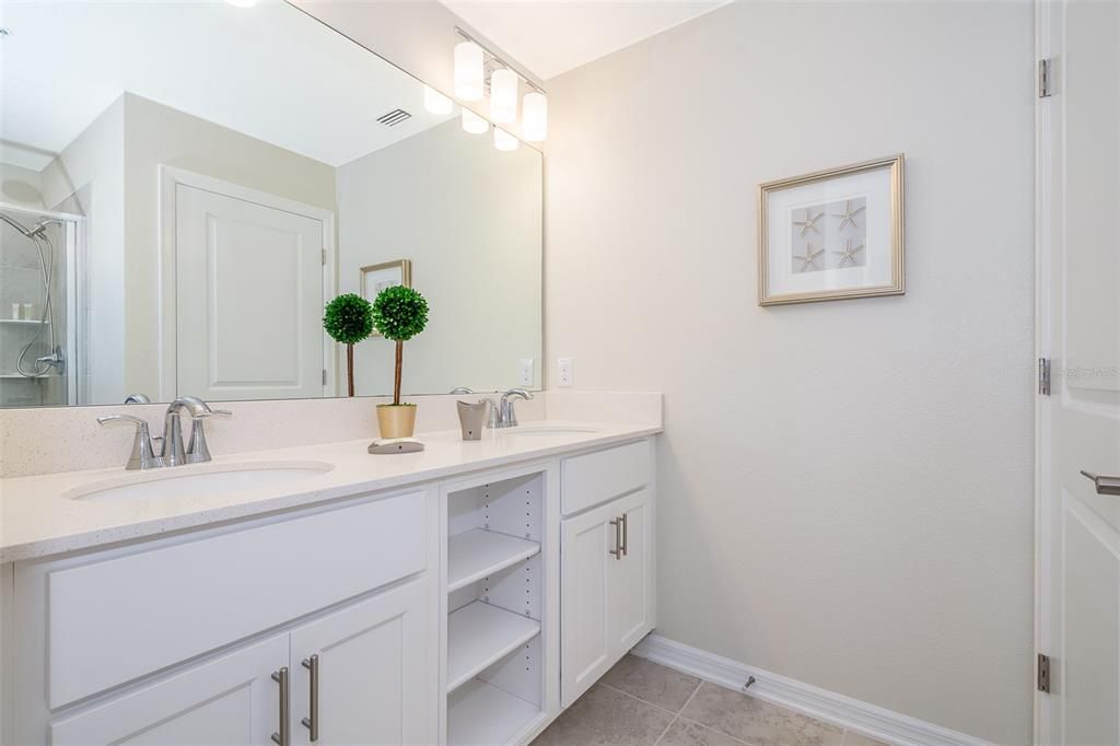 For Sale: $299,800 (2 beds, 2 baths, 1196 Square Feet)