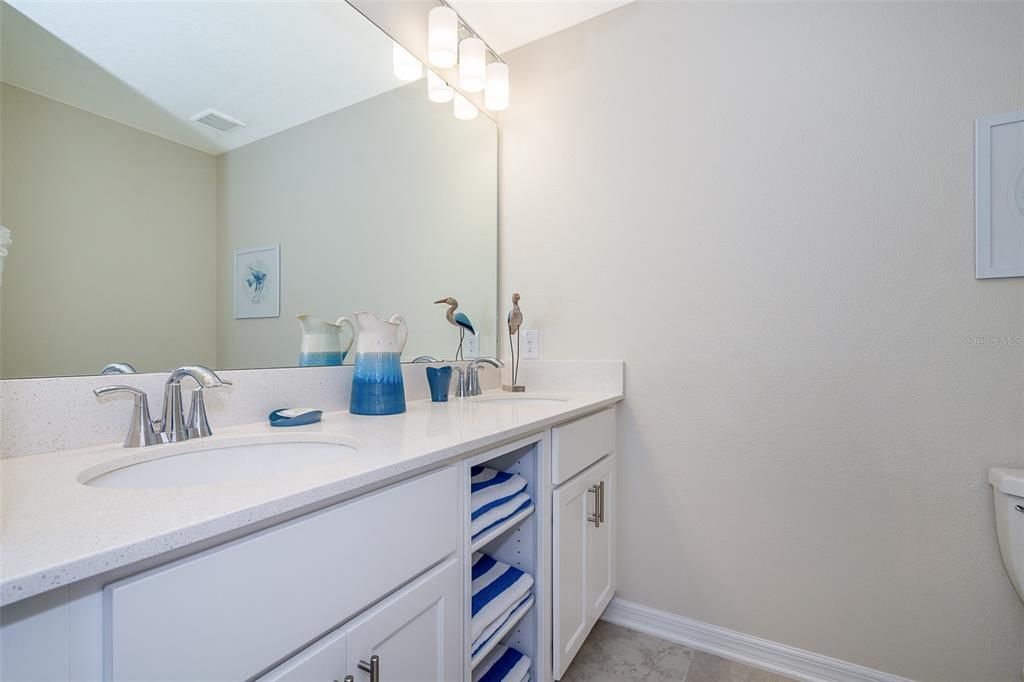 For Sale: $299,800 (2 beds, 2 baths, 1196 Square Feet)