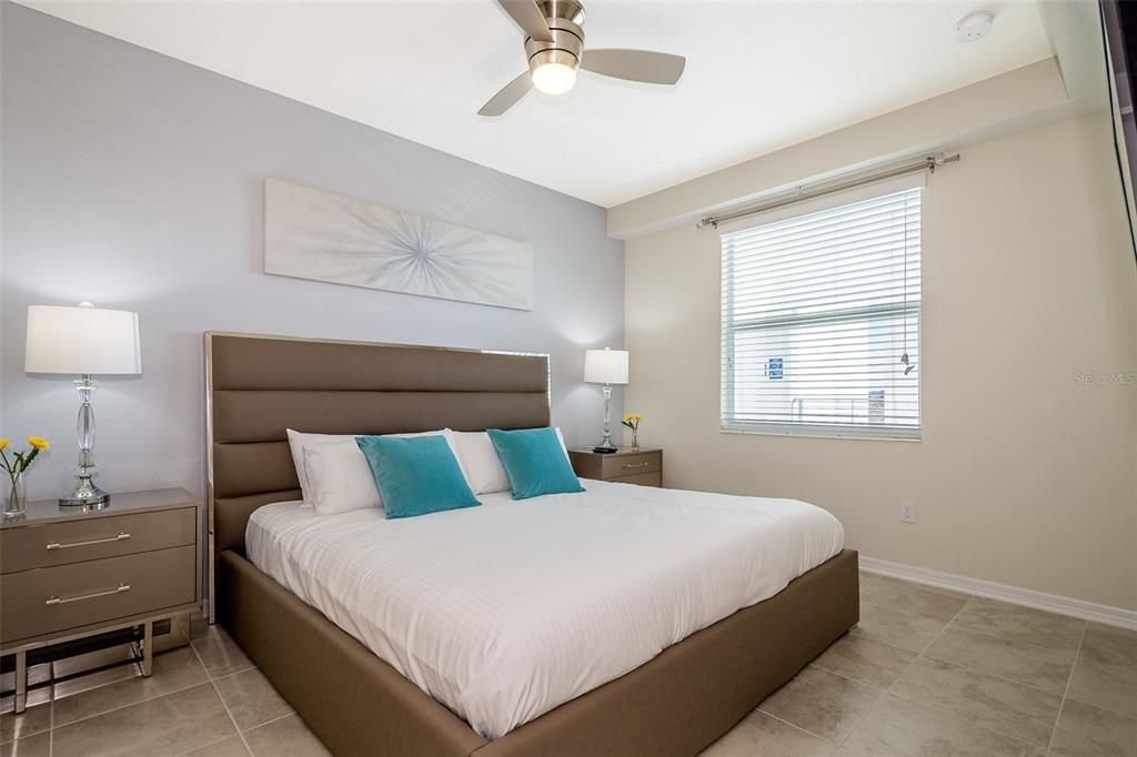 For Sale: $299,800 (2 beds, 2 baths, 1196 Square Feet)