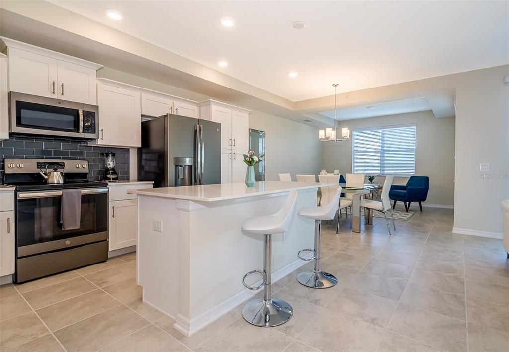 For Sale: $299,800 (2 beds, 2 baths, 1196 Square Feet)