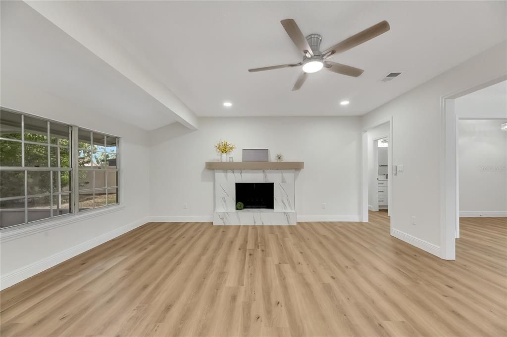 На продажу: $459,990 (3 спален, 2 ванн, 1831 Квадратных фут)