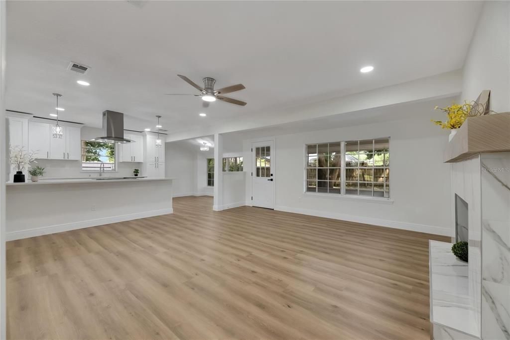 На продажу: $459,990 (3 спален, 2 ванн, 1831 Квадратных фут)
