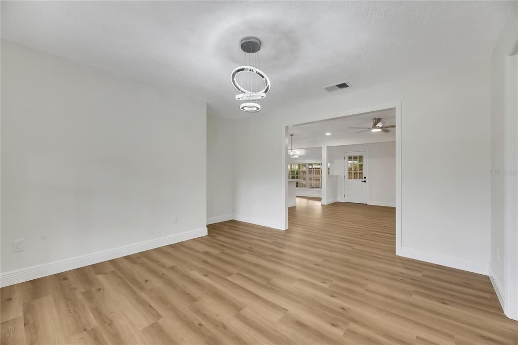 На продажу: $459,990 (3 спален, 2 ванн, 1831 Квадратных фут)