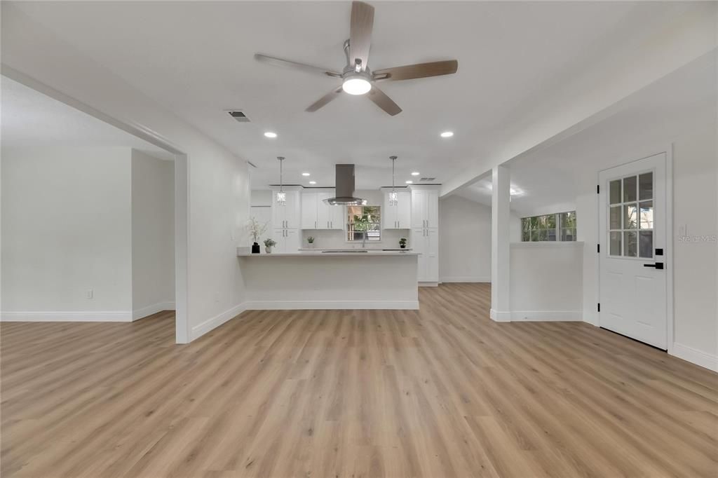 На продажу: $459,990 (3 спален, 2 ванн, 1831 Квадратных фут)