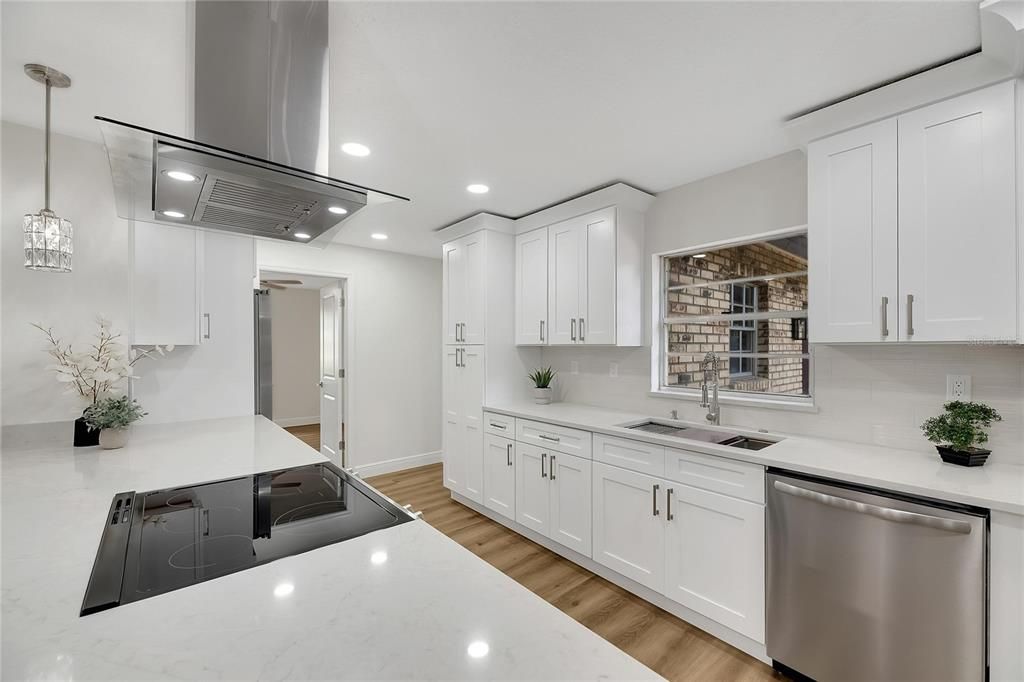 На продажу: $459,990 (3 спален, 2 ванн, 1831 Квадратных фут)