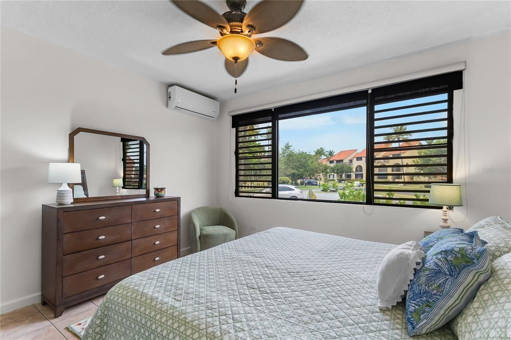 For Sale: $539,000 (2 beds, 2 baths, 1391 Square Feet)