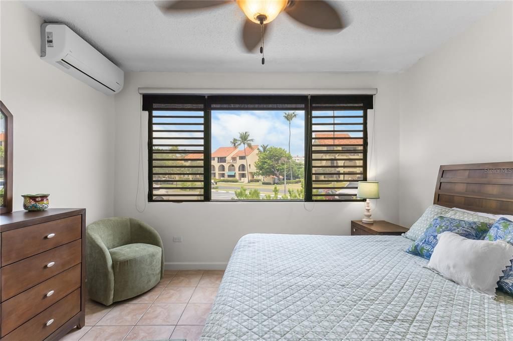 For Sale: $539,000 (2 beds, 2 baths, 1391 Square Feet)