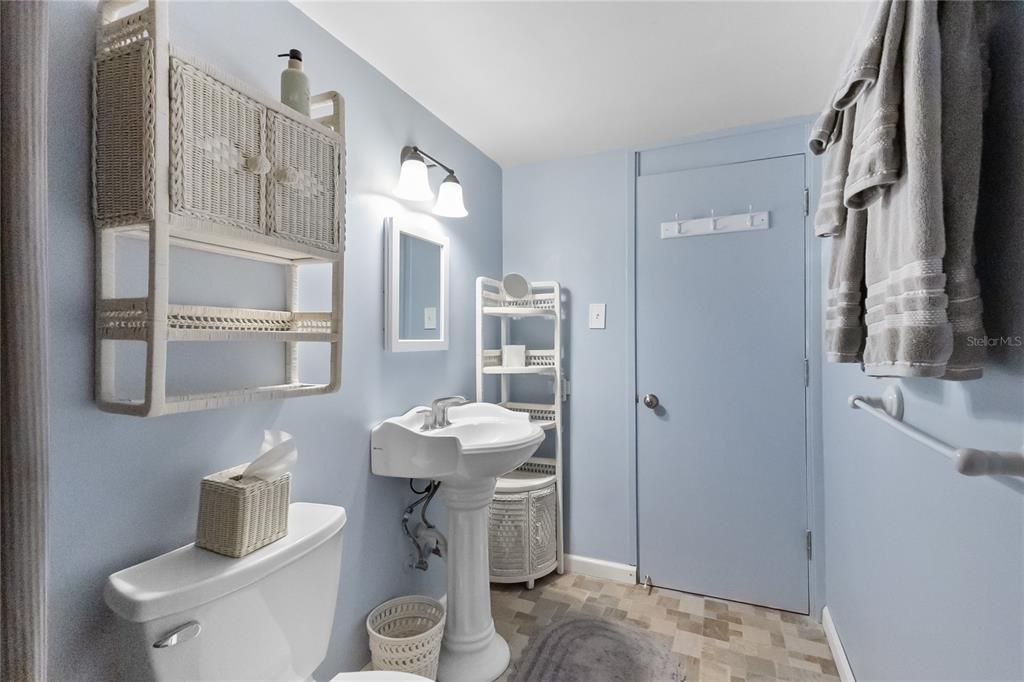 For Sale: $539,000 (2 beds, 2 baths, 1391 Square Feet)