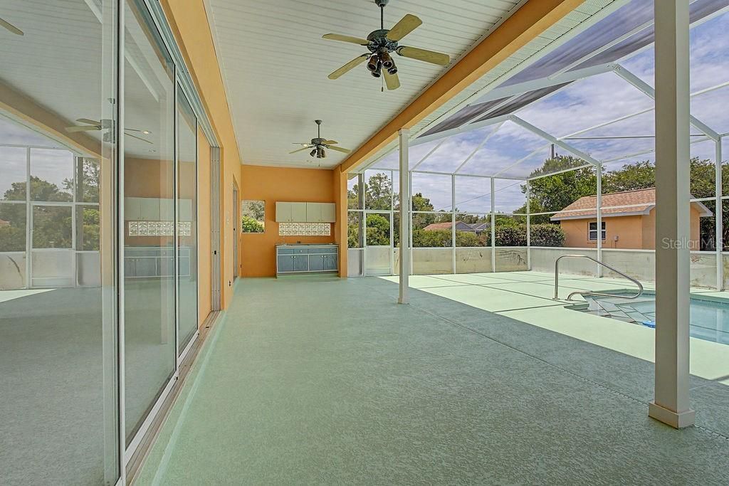 For Sale: $565,000 (4 beds, 2 baths, 2443 Square Feet)