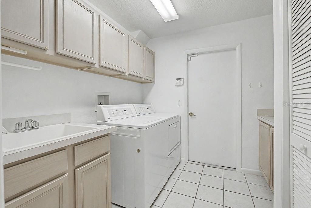 For Sale: $565,000 (4 beds, 2 baths, 2443 Square Feet)