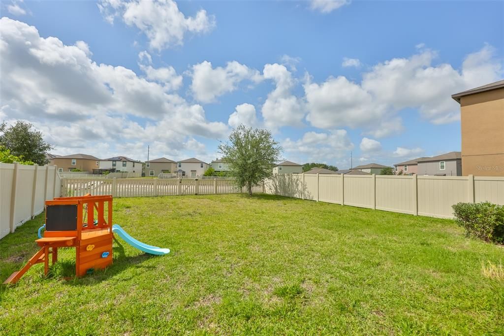 Activo con contrato: $415,000 (5 camas, 2 baños, 2264 Pies cuadrados)