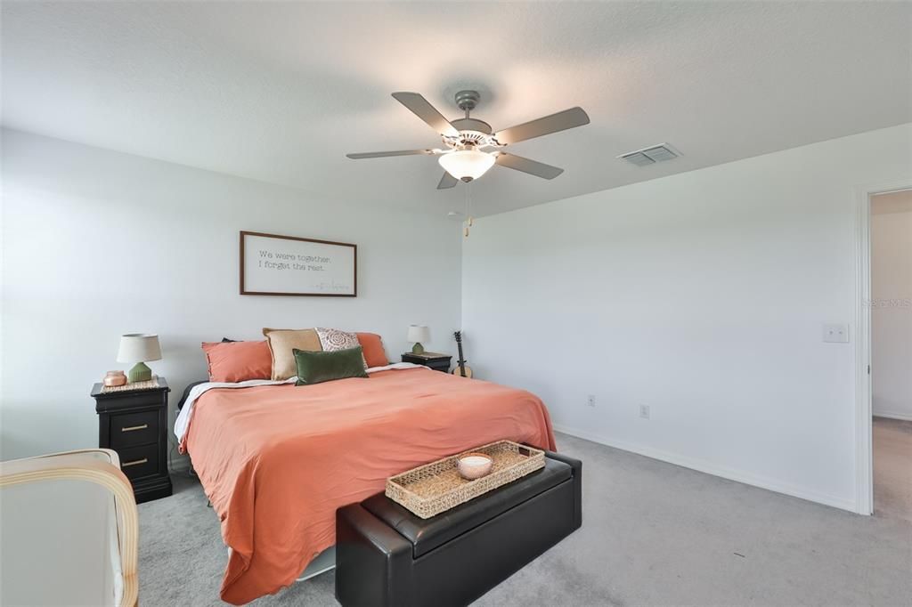 Activo con contrato: $415,000 (5 camas, 2 baños, 2264 Pies cuadrados)