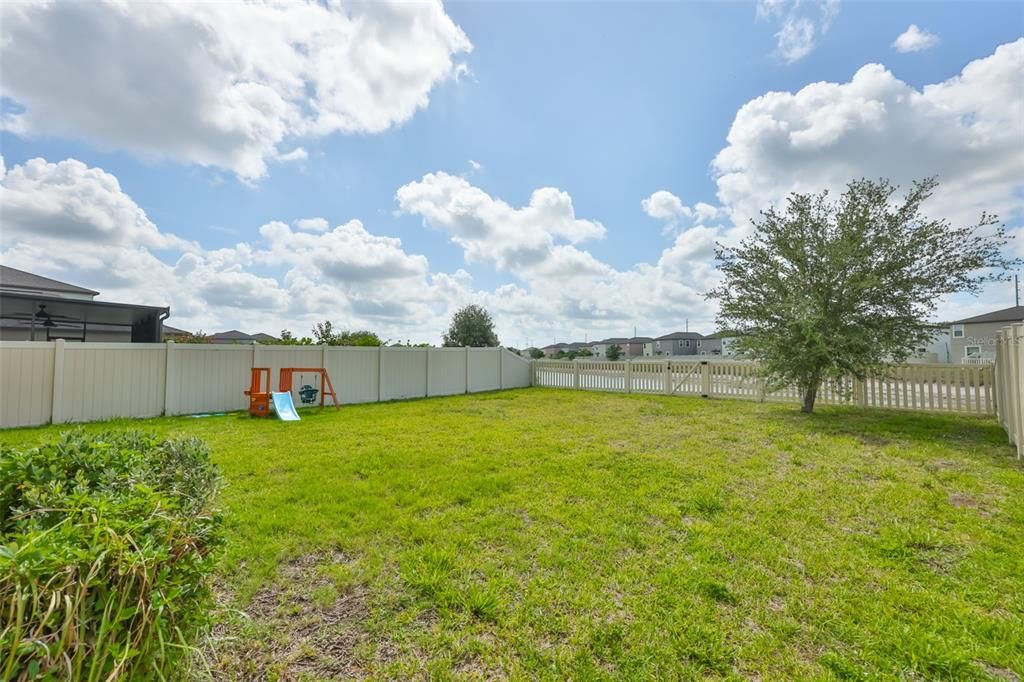Activo con contrato: $415,000 (5 camas, 2 baños, 2264 Pies cuadrados)