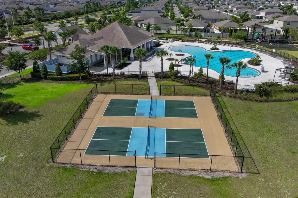 Activo con contrato: $415,000 (5 camas, 2 baños, 2264 Pies cuadrados)