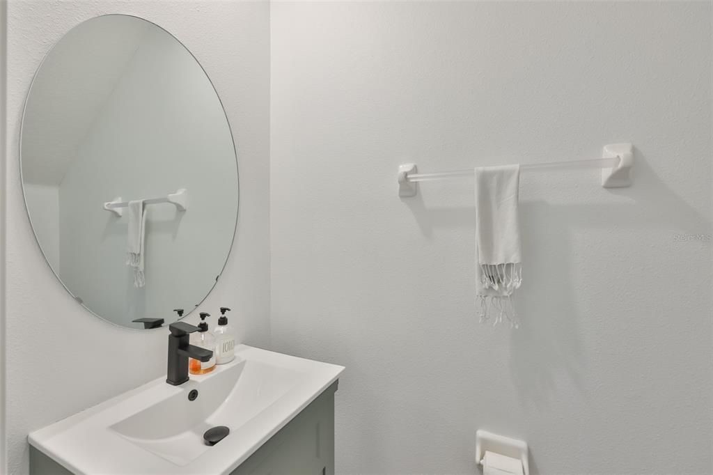 Activo con contrato: $415,000 (5 camas, 2 baños, 2264 Pies cuadrados)