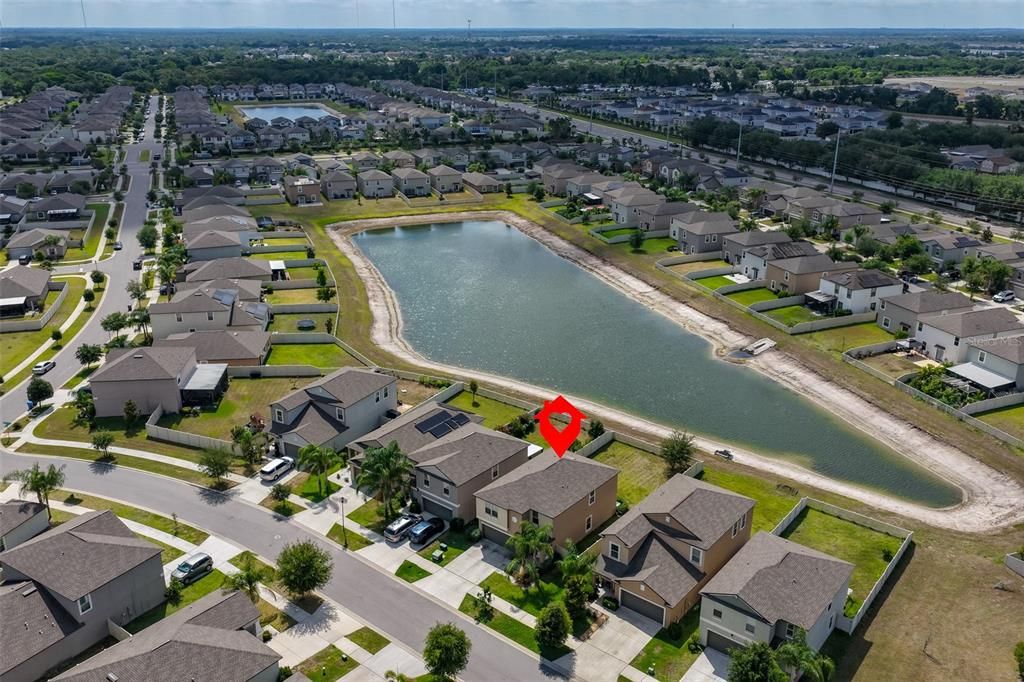Activo con contrato: $415,000 (5 camas, 2 baños, 2264 Pies cuadrados)