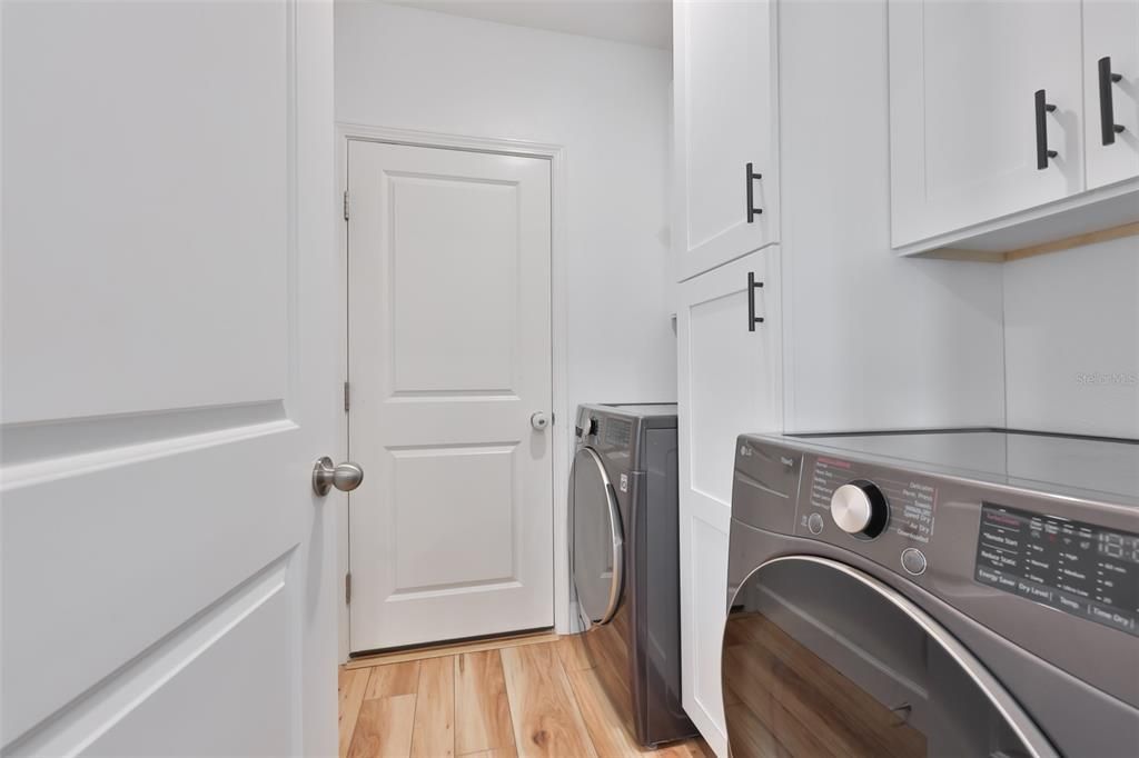 Activo con contrato: $415,000 (5 camas, 2 baños, 2264 Pies cuadrados)