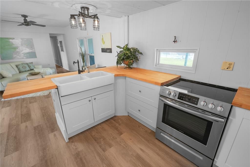 For Sale: $57,500 (2 beds, 1 baths, 768 Square Feet)