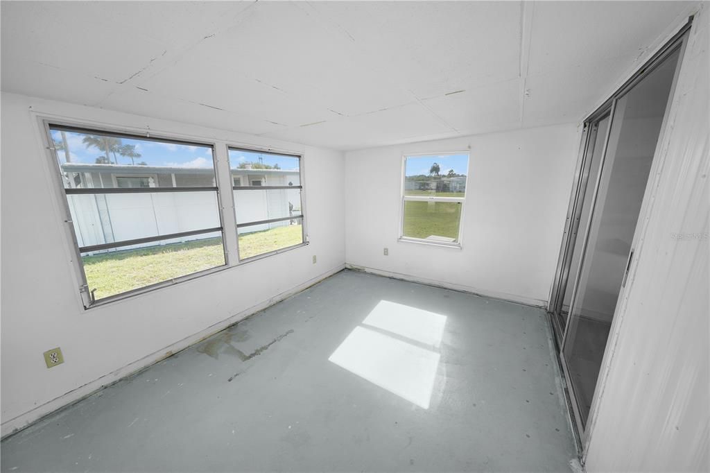 For Sale: $57,500 (2 beds, 1 baths, 768 Square Feet)