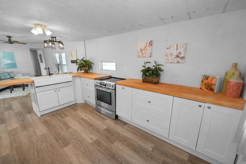 For Sale: $57,500 (2 beds, 1 baths, 768 Square Feet)