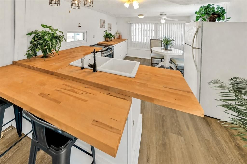 For Sale: $57,500 (2 beds, 1 baths, 768 Square Feet)