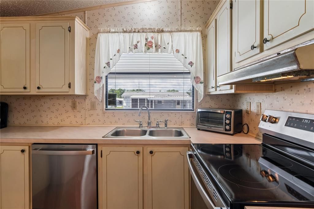 For Sale: $148,000 (2 beds, 2 baths, 1040 Square Feet)