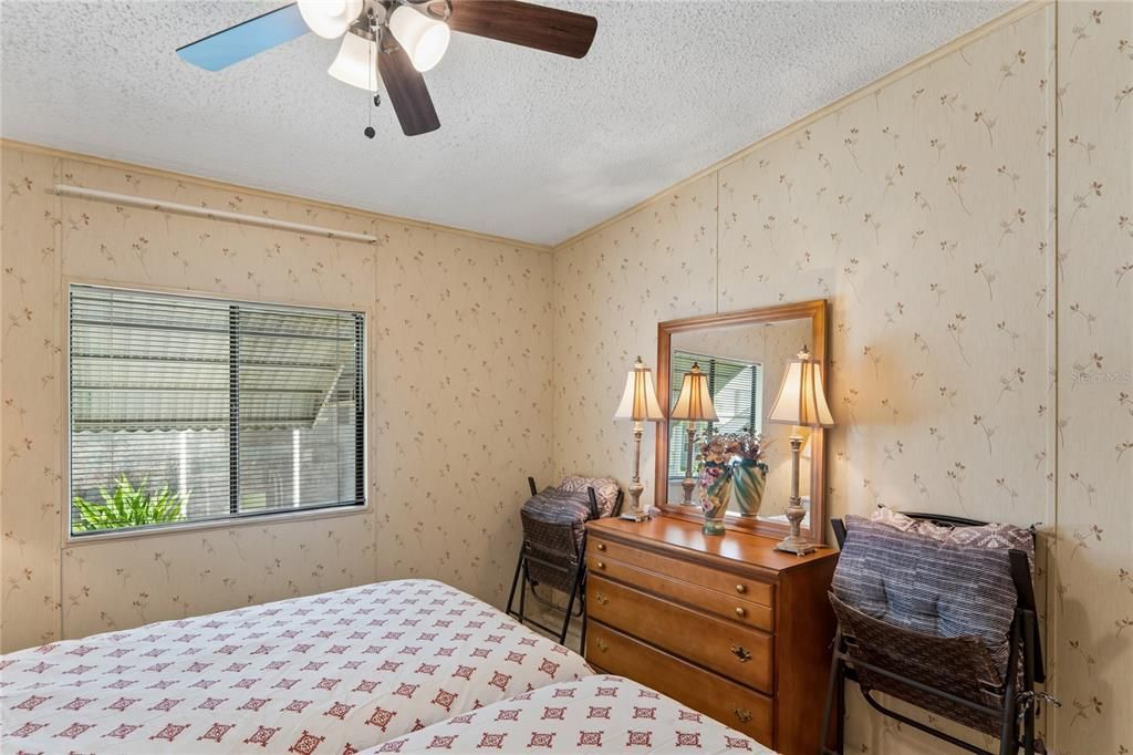 For Sale: $148,000 (2 beds, 2 baths, 1040 Square Feet)