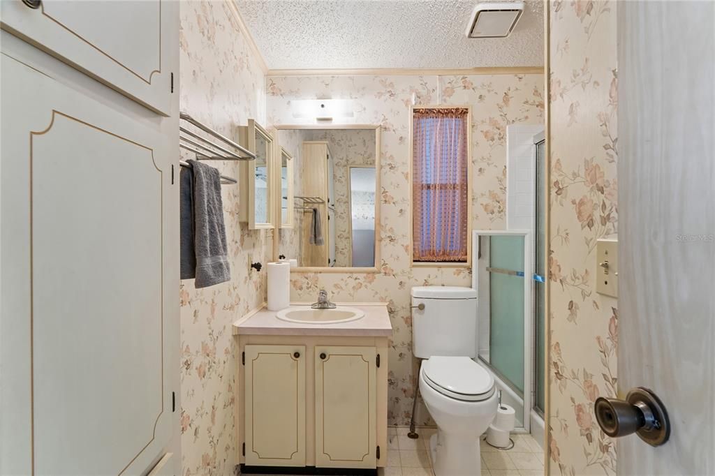 For Sale: $148,000 (2 beds, 2 baths, 1040 Square Feet)
