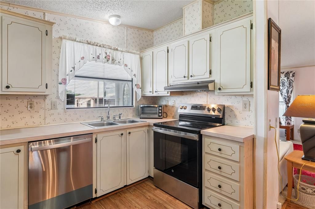 For Sale: $148,000 (2 beds, 2 baths, 1040 Square Feet)