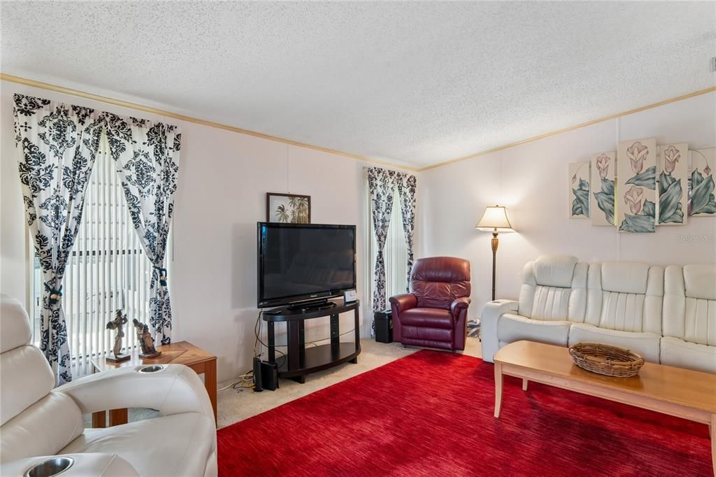 For Sale: $148,000 (2 beds, 2 baths, 1040 Square Feet)