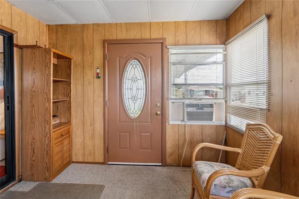 For Sale: $148,000 (2 beds, 2 baths, 1040 Square Feet)