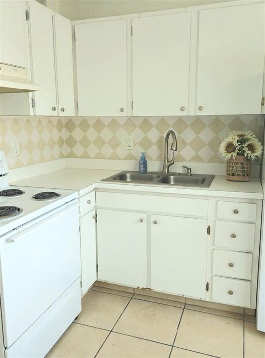 For Rent: $1,575 (2 beds, 1 baths, 755 Square Feet)