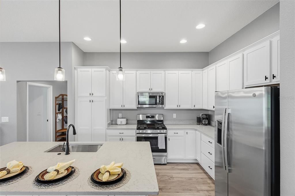 For Sale: $725,000 (3 beds, 2 baths, 1931 Square Feet)