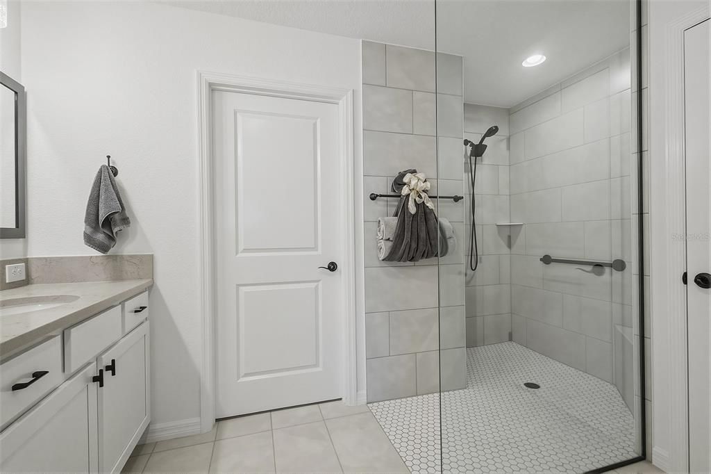 For Sale: $725,000 (3 beds, 2 baths, 1931 Square Feet)