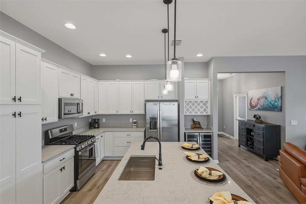 For Sale: $725,000 (3 beds, 2 baths, 1931 Square Feet)