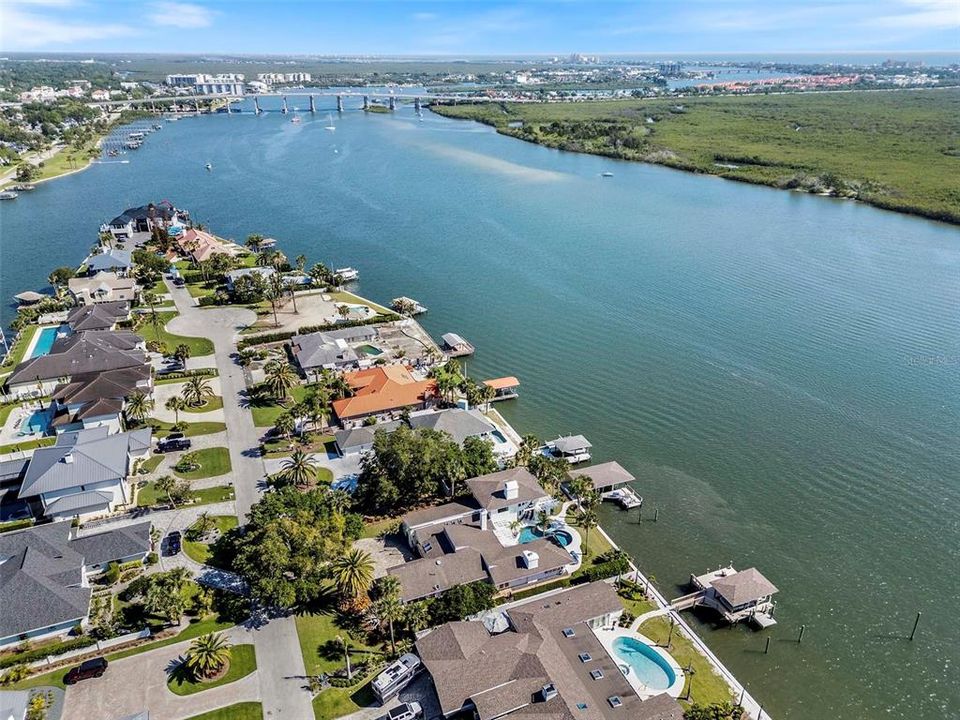 На продажу: $4,590,000 (4 спален, 3 ванн, 4213 Квадратных фут)