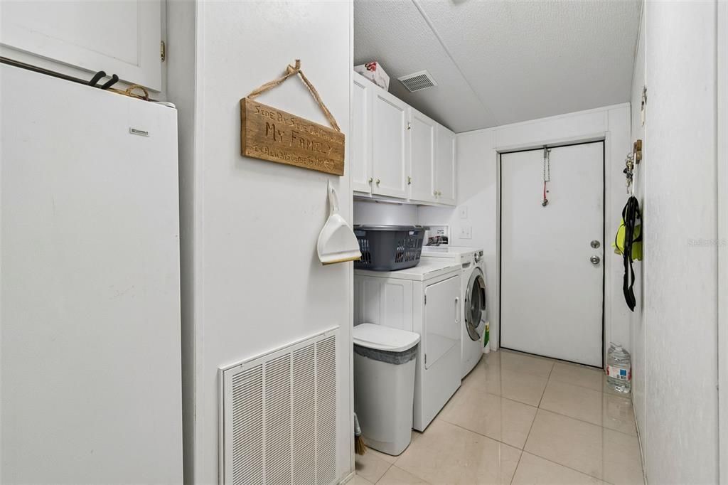 На продажу: $215,000 (3 спален, 2 ванн, 1431 Квадратных фут)