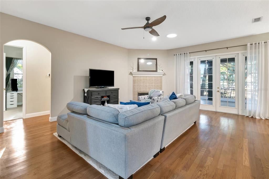 En Venta: $599,999 (4 camas, 3 baños, 3288 Pies cuadrados)