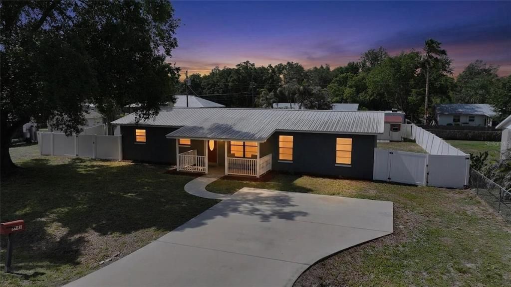 For Sale: $259,000 (4 beds, 2 baths, 1594 Square Feet)