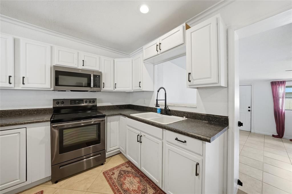 For Sale: $259,000 (4 beds, 2 baths, 1594 Square Feet)