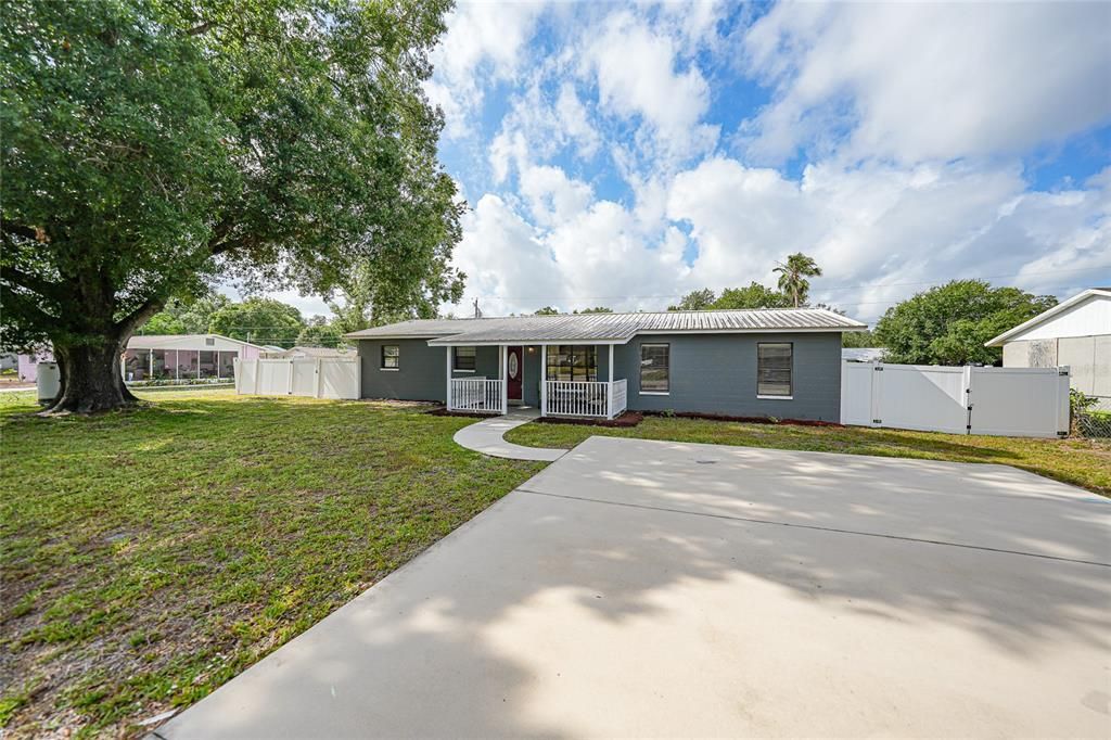 For Sale: $259,000 (4 beds, 2 baths, 1594 Square Feet)