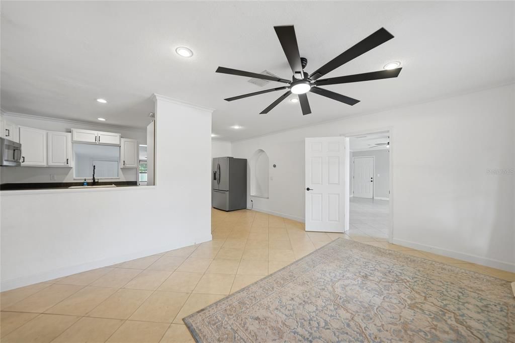 For Sale: $259,000 (4 beds, 2 baths, 1594 Square Feet)