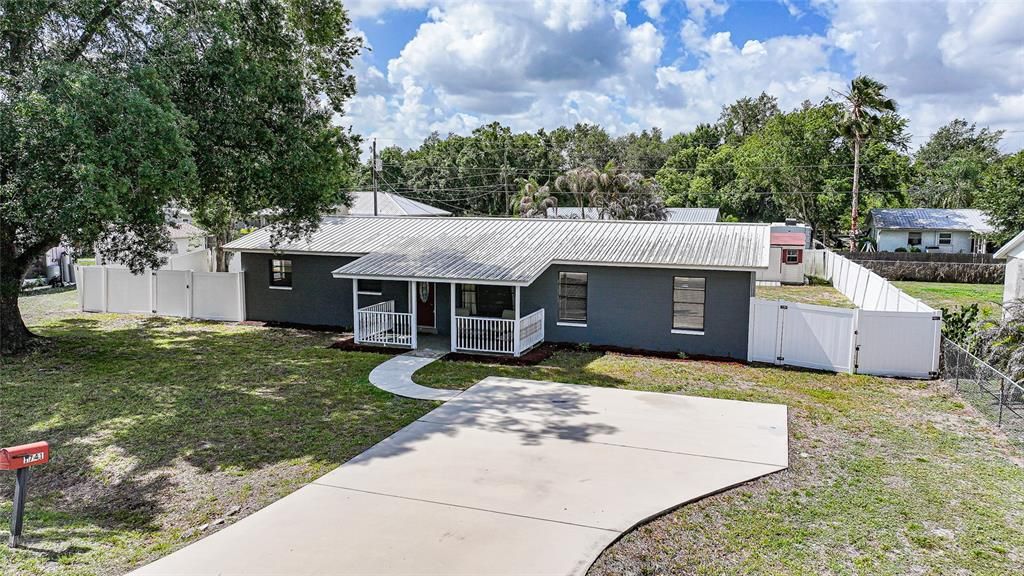 For Sale: $259,000 (4 beds, 2 baths, 1594 Square Feet)