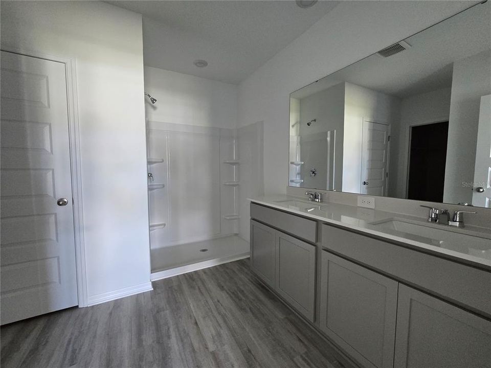 For Rent: $2,200 (4 beds, 2 baths, 1828 Square Feet)