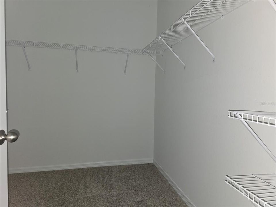 For Rent: $2,200 (4 beds, 2 baths, 1828 Square Feet)