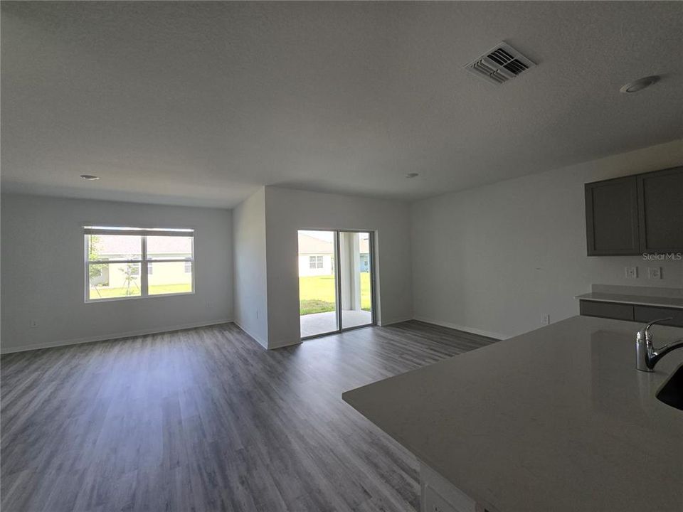 For Rent: $2,200 (4 beds, 2 baths, 1828 Square Feet)
