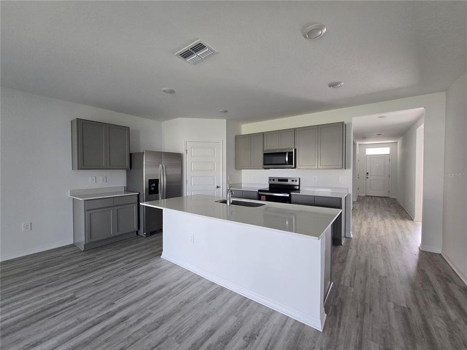 For Rent: $2,200 (4 beds, 2 baths, 1828 Square Feet)